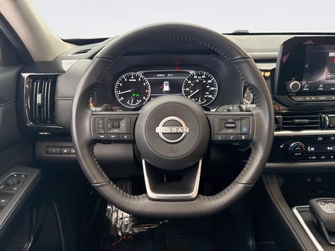 Used 2024 Nissan Pathfinder SV w/ SV Premium Package AWD/4WD image 12