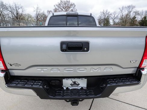 Used 2017 Toyota Tacoma SR5 w/ Tow Package image 35