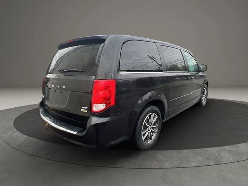 Used 2017 Dodge Grand Caravan SXT image 5