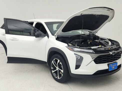 Certified 2024 Chevrolet Trax RS FWD image 9