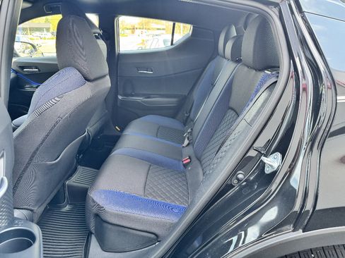 Used 2022 Toyota C-HR XLE FWD image 9
