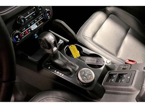 Used 2025 Ford Bronco Badlands image 18