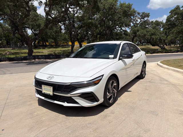New 2025 Hyundai Elantra SEL FWD image 2