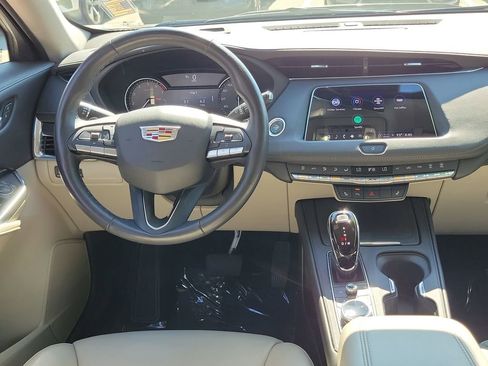 Used 2023 Cadillac XT4 Luxury w/ Cold Weather Package FWD image 22