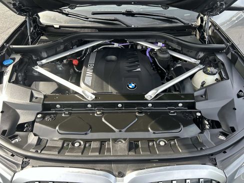 Used 2024 BMW X7 xDrive40i w/ Premium Package image 37