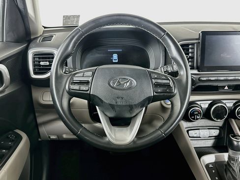 Used 2025 Hyundai Venue SEL FWD image 17