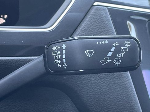 Used 2022 Volkswagen Tiguan SE R-Line image 26