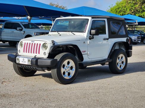 Used 2014 Jeep Wrangler Sahara image 2