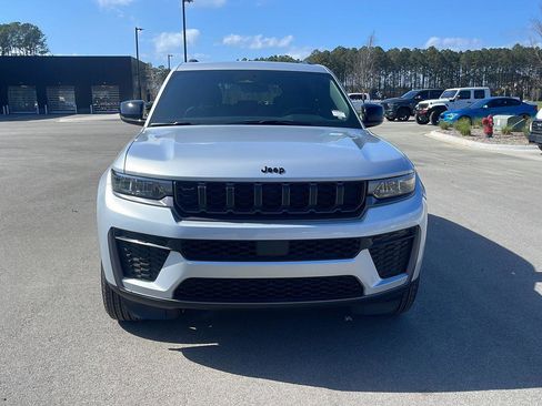 New 2026 Jeep Grand Cherokee Altitude AWD/4WD image 2