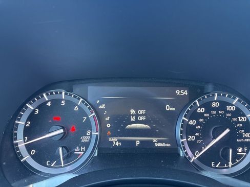 Used 2022 Toyota Highlander XLE FWD image 11