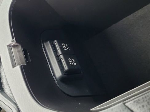 Used 2020 Toyota RAV4 XLE image 18