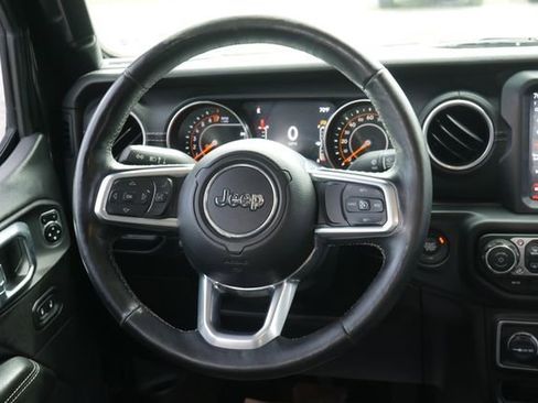 Used 2020 Jeep Gladiator Overland AWD/4WD image 16