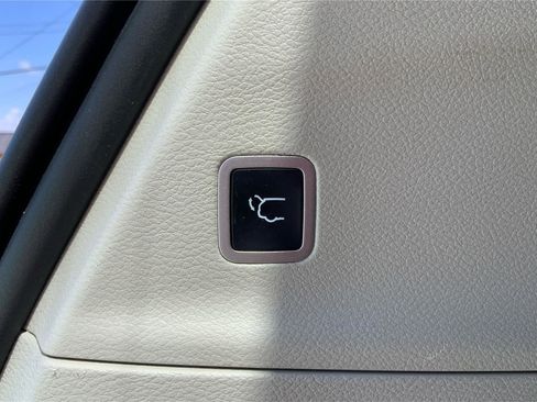 Used 2023 Chrysler Pacifica Touring-L FWD image 31