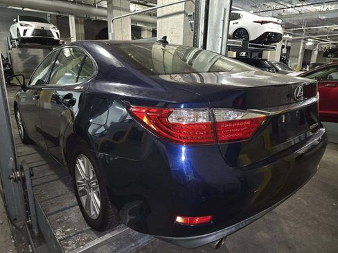 Used 2013 Lexus ES 350 w/ Luxury Pkg FWD image 2