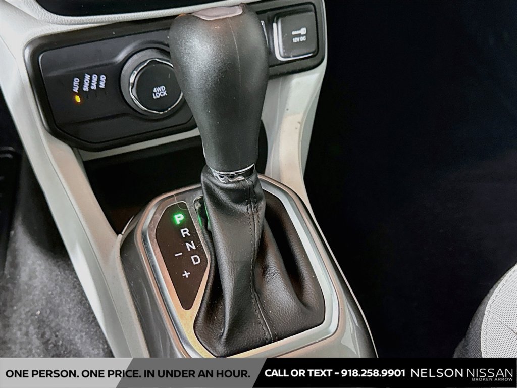 Used 2022 Jeep Renegade Latitude w/ Convenience Group AWD/4WD image 17