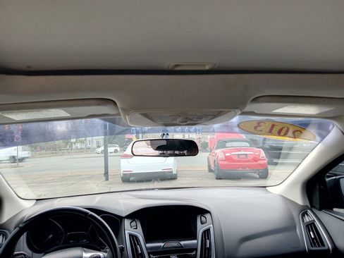 Used 2013 Ford Focus Titanium w/ Titanium Handling Pkg image 9