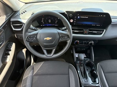 Used 2025 Chevrolet TrailBlazer LT FWD image 12