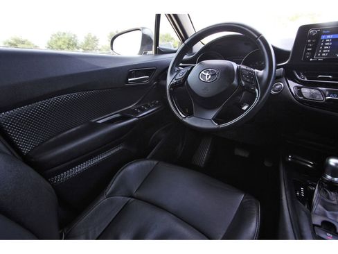 Used 2018 Toyota C-HR XLE FWD image 11