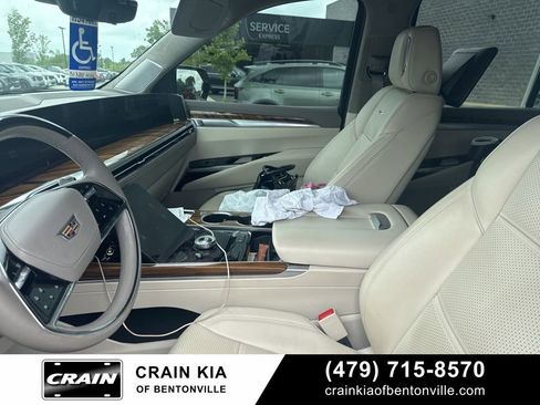 Used 2025 Cadillac Escalade Sport Platinum w/ LPO, ONYX Package AWD/4WD image 48