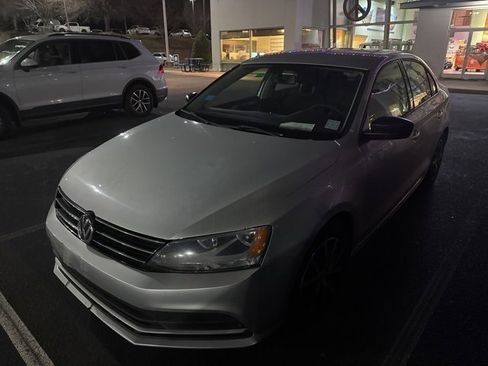 Used 2016 Volkswagen Jetta SE image 12
