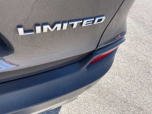 Used 2022 Jeep Cherokee Limited image 10