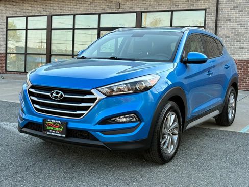 Used 2017 Hyundai Tucson SE AWD/4WD image 2