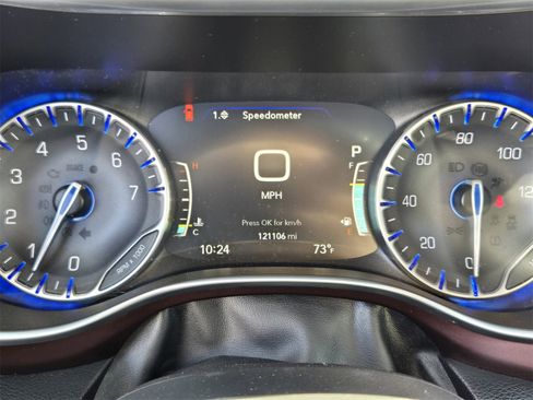 Used 2018 Chrysler Pacifica Limited image 14