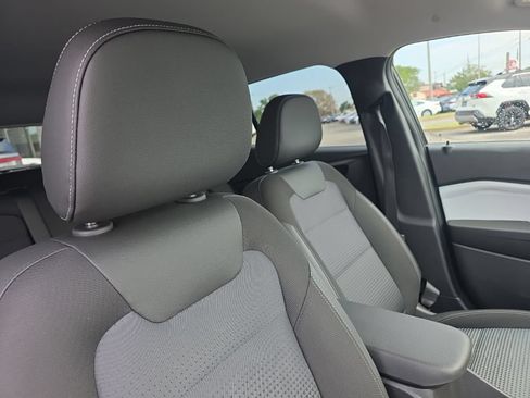 Used 2025 Chevrolet Trax LT FWD image 10