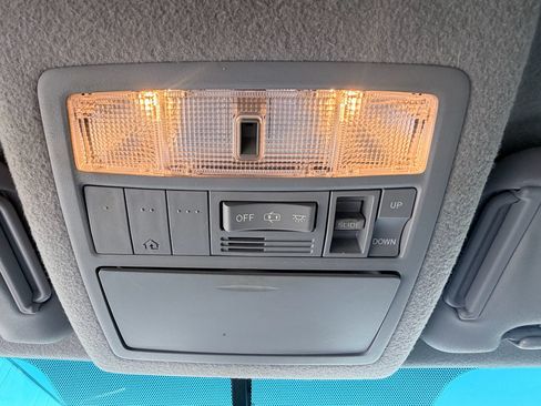 Used 2013 Toyota Highlander SE FWD image 16