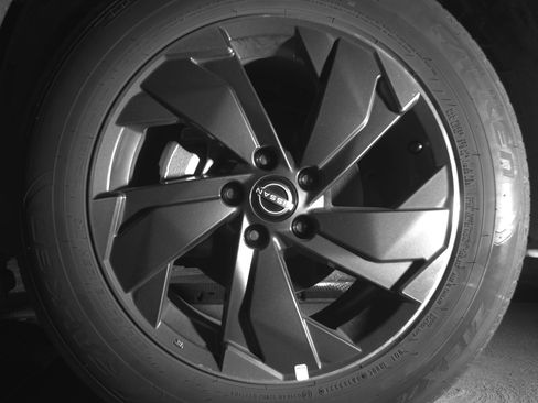 Used 2025 Nissan Rogue SV image 12