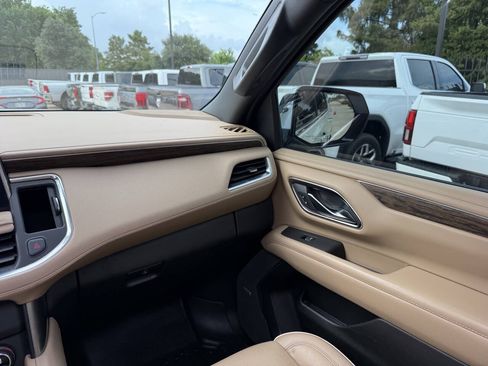 Used 2021 Chevrolet Suburban Premier AWD/4WD image 22