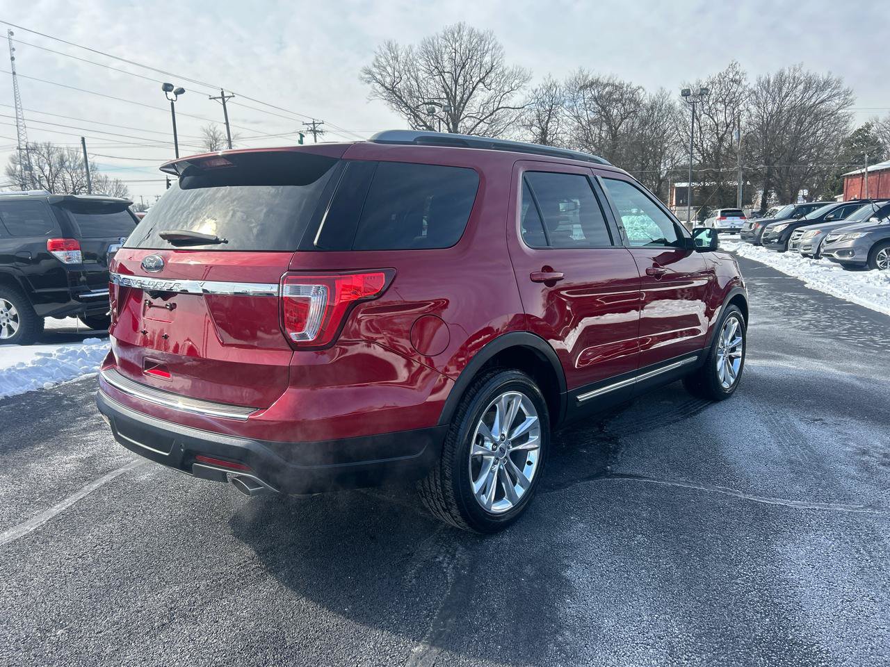 Used 2018 Ford Explorer XLT w/ Equipment Group 202A FWD image 5