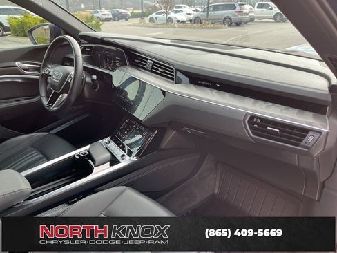 Used 2023 Audi e-tron Premium Plus w/ Premium Plus Package image 30