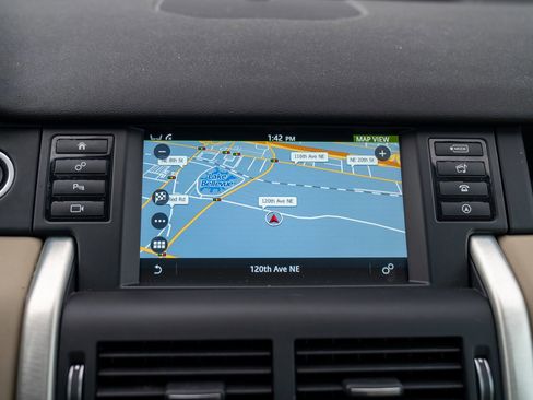 Used 2017 Land Rover Discovery Sport HSE image 15