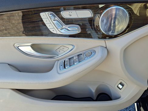 Used 2015 Mercedes-Benz C 300 4MATIC Sedan image 12