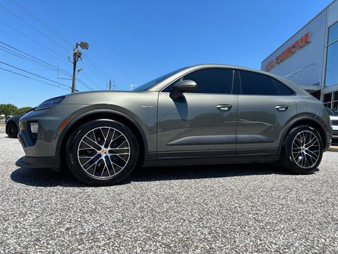 Used 2025 Porsche Macan 4 Electric AWD/4WD image 2