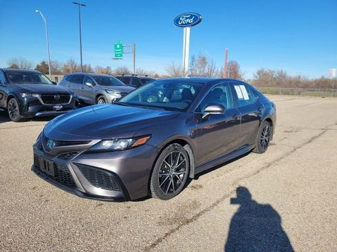 Used 2024 Toyota Camry SE image 17