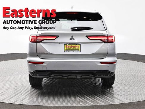 Used 2022 Mitsubishi Outlander SE image 6