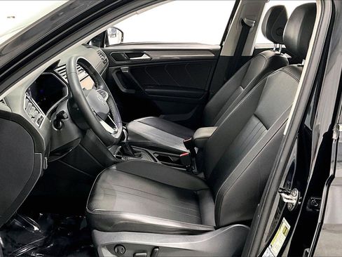 Used 2022 Volkswagen Tiguan SE image 18