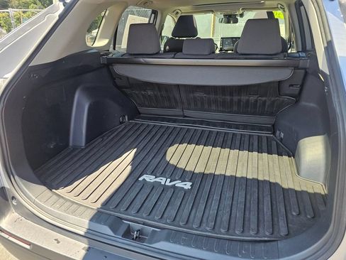 Certified 2022 Toyota RAV4 XLE w/ Convenience Package AWD/4WD image 14