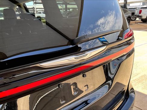 Used 2024 Chrysler Pacifica Touring-L FWD image 30