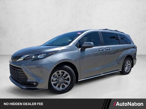 Certified 2026 Toyota Sienna XLE FWD image 1