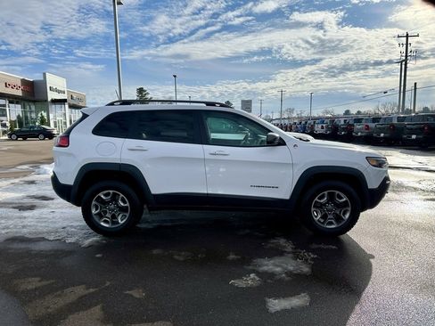 Used 2019 Jeep Cherokee Trailhawk image 2