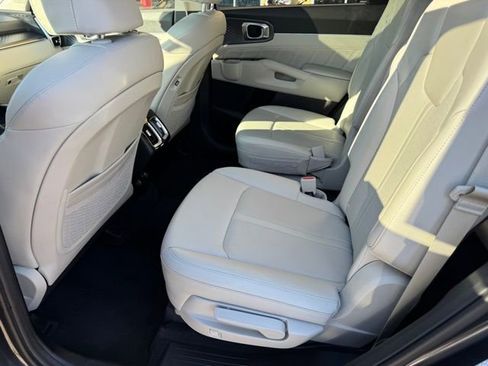 Certified 2023 Kia Sorento SX FWD image 14