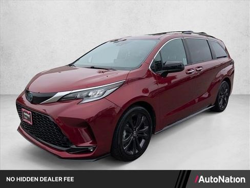 Certified 2022 Toyota Sienna XSE w/ XSE Plus Package FWD image 1