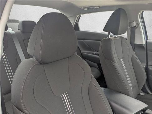 Used 2025 Hyundai Elantra SEL FWD image 19