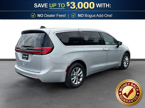 Used 2024 Chrysler Pacifica Touring-L AWD/4WD image 7