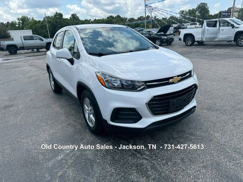 Used 2020 Chevrolet Trax LS w/ Tint and Cruise Package image 4