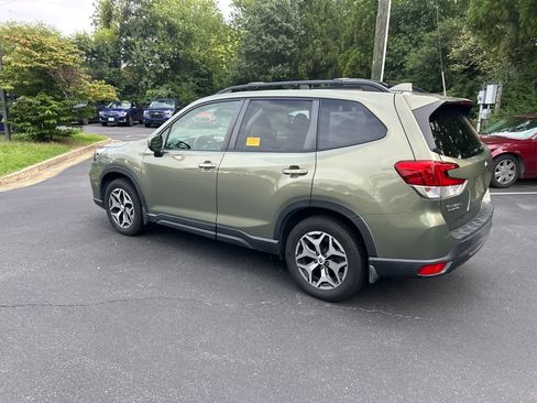 Used 2019 Subaru Forester Premium w/ All-Weather Package AWD/4WD image 7