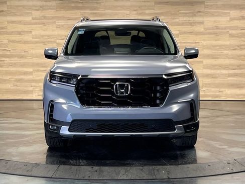 Used 2025 Honda Pilot Touring image 5